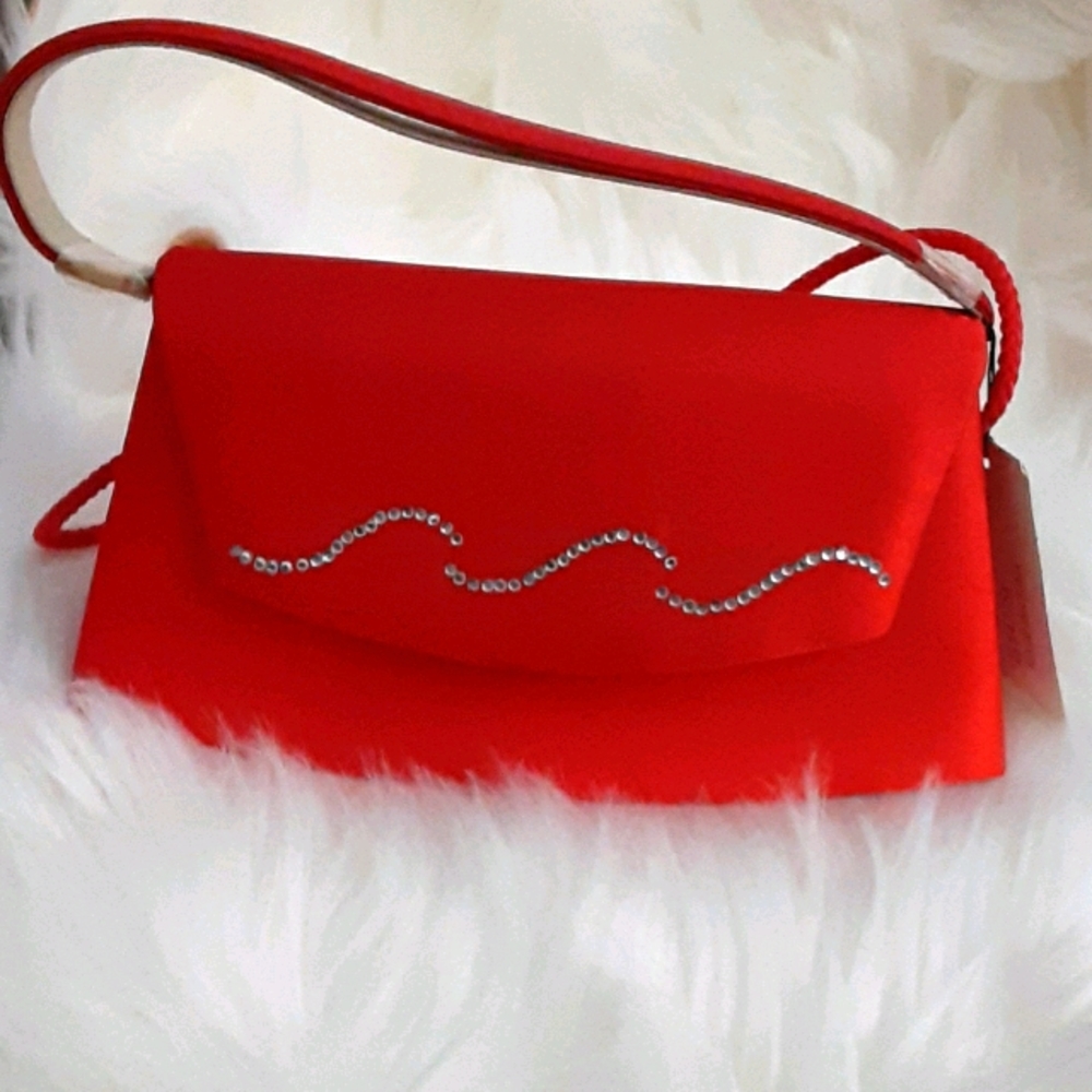 A red Evening bag. - Picture 2 of 3